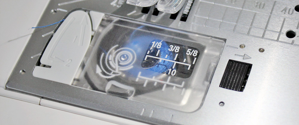 Komputerowa maszyna do szycia Elna 550 eX, 560 eX, 570 eX - recenzja serii eXperience - przezroczysta pokrywa dolnej szpulki